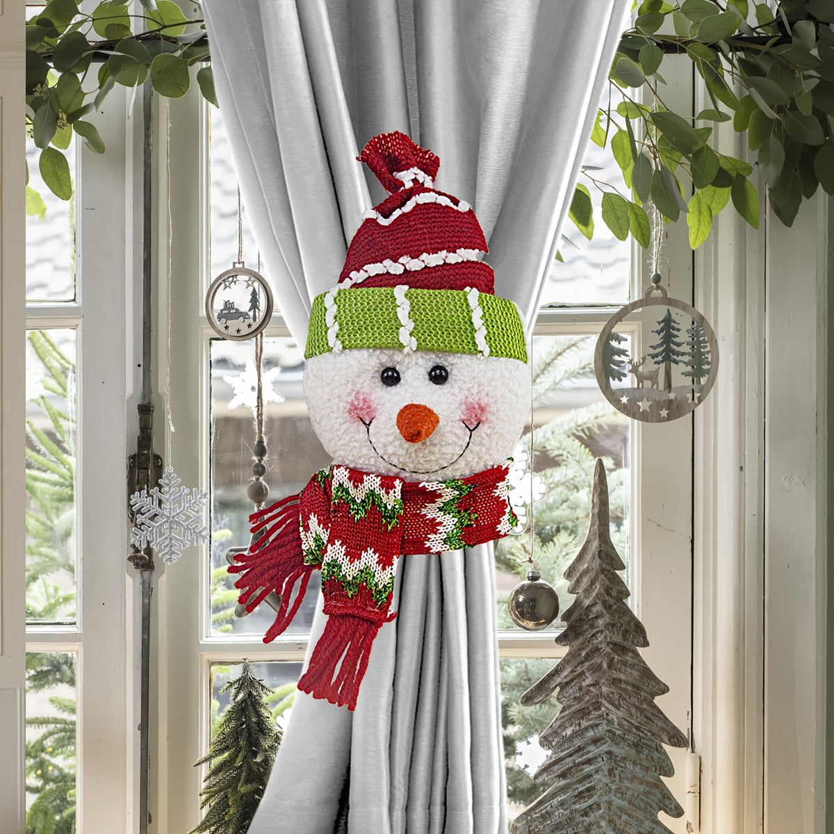 2pcs Santa Claus & Snowman Curtain Clips