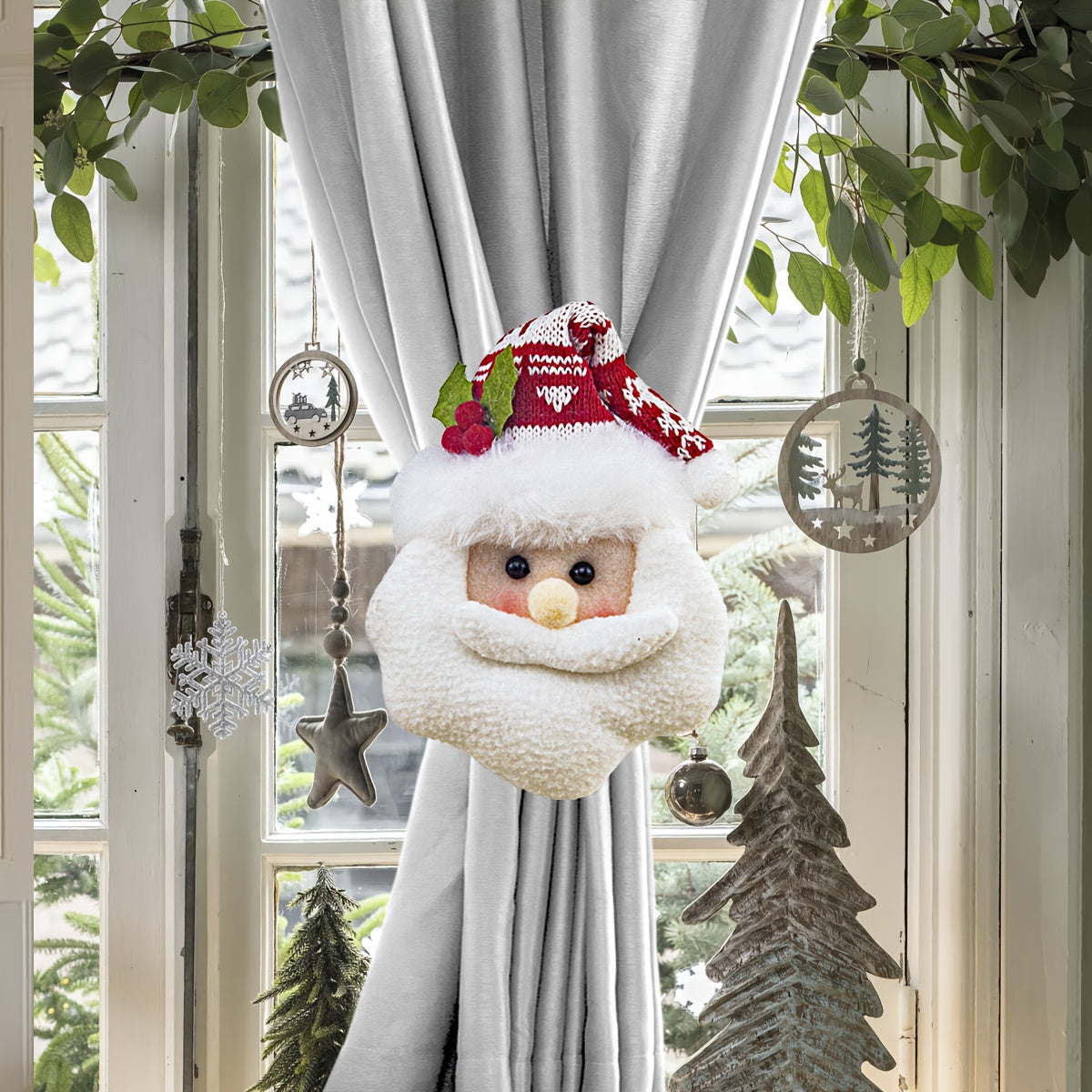 2pcs Santa Claus & Snowman Curtain Clips